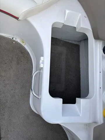 Slide: The Image of Four Winns 215 Sundowner 2003 - 25