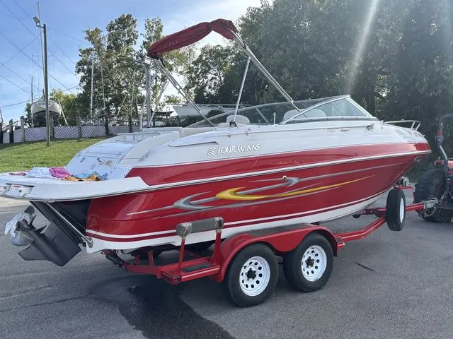 Slide: The Image of Four Winns 215 Sundowner 2003 - 4