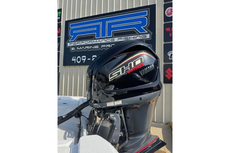 Slide: The Image of 2025 NauticStar 224 Bay with Yamaha SHO VMAX outboard motor at marine dealership. - 5