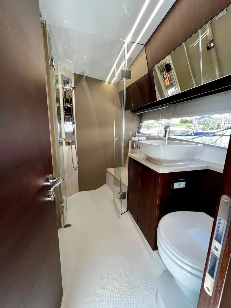 Slide: The Image of Luxurious bathroom on the 2021 Galeon 425 HTS yacht. - 15