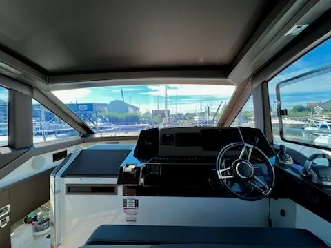 Slide: The Image of Interior of Galeon 425 HTS yacht, 2021 model. - 7