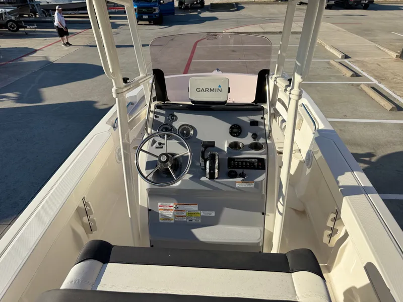 Slide: The Image of Bayliner T20 2021 - 12