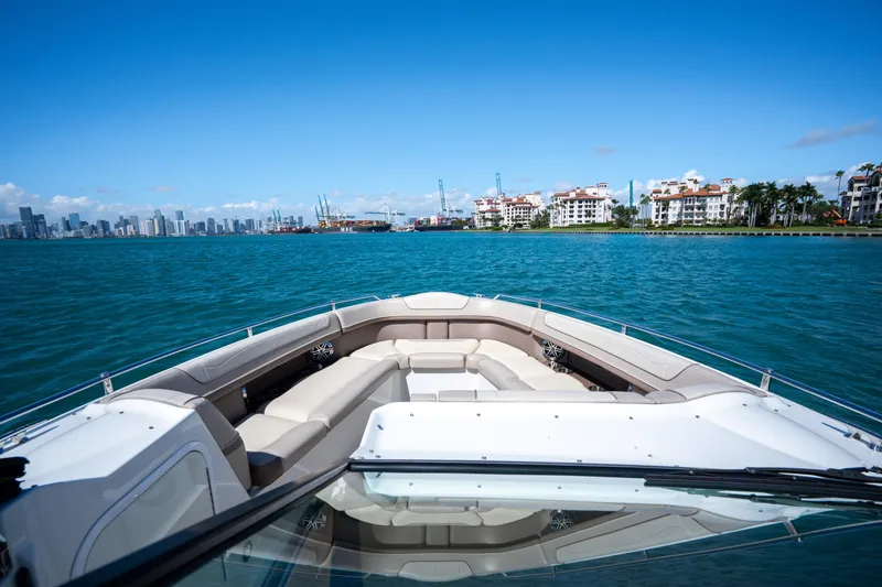 Slide: The Image of 2018 Formula 350 Crossover Bowrider OB cruising near city skyline and waterfront buildings. - 17