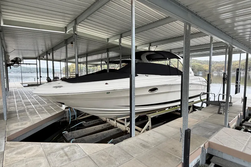 The Image of 2007 Sea Ray 290 SLX boat docked under a covered marina. - 0