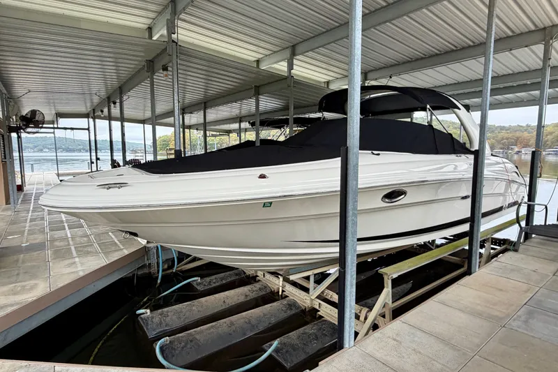 Slide: The Image of 2007 Sea Ray 290 SLX boat interior with white leather seating and carpeted floor. - 2