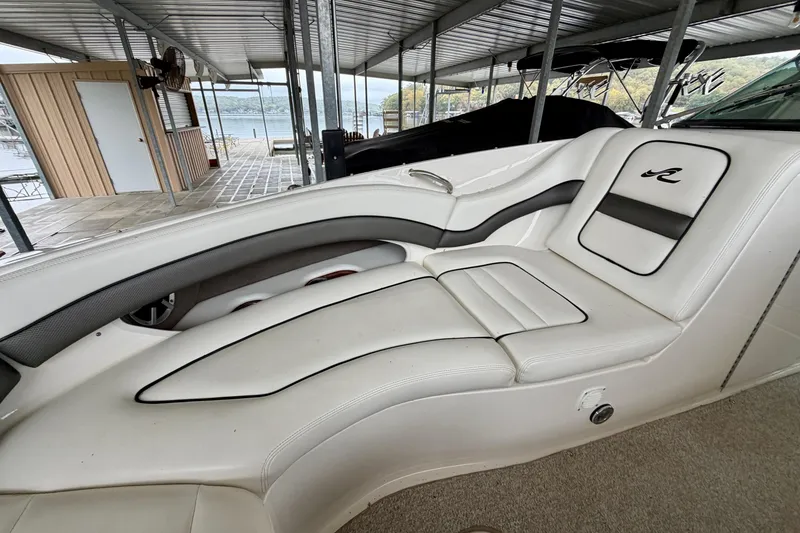 Slide: The Image of 2007 Sea Ray 290 SLX audio control panel with Clarion stereo system. - 28