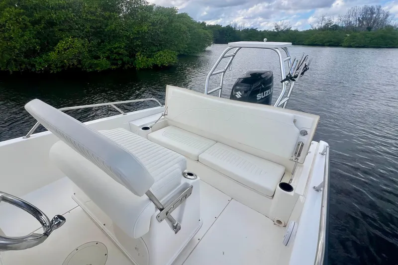 Slide: The Image of 2009 Boston Whaler 230 Dauntless boat interior with seating and Suzuki outboard motor. - 17
