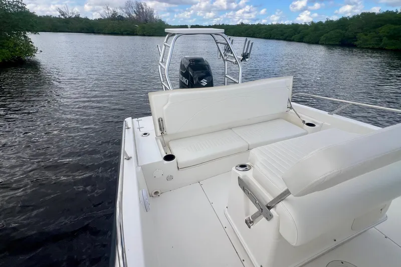 Slide: The Image of 2009 Boston Whaler 230 Dauntless boat with white seating, on a calm lake. - 19