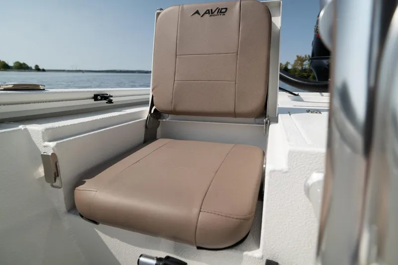 Slide: The Image of Hatch of Avid 19 FSX 2026 boat with black non-slip surface. - 13