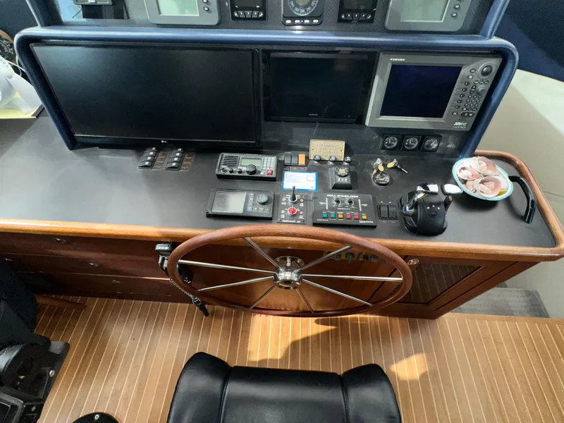 Slide: The Image of Cockpit of 2003 Pacific Mariner 65 SE Motoryacht with navigation equipment and steering wheel. - 24