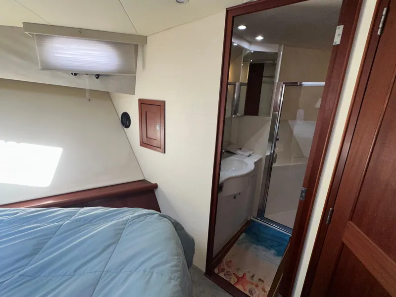 Slide: The Image of Bedroom and bathroom interior of 2003 Pacific Mariner 65 SE Motoryacht. - 32