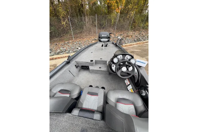 Slide: The Image of 2021 Tracker Pro Team 190 TX boat interior with steering console and seating. - 7