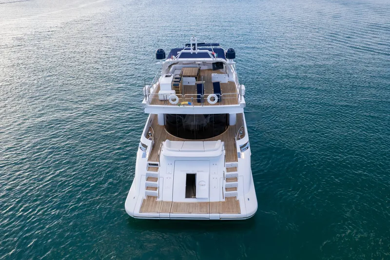 Slide: The Image of Azimut 98 Leonardo 2006 yacht on calm blue water, rear view. - 10