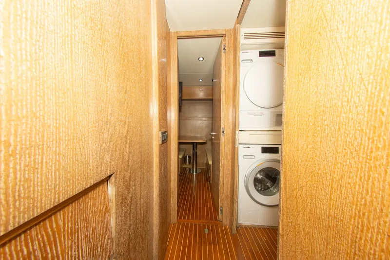 Slide: The Image of Azimut 98 Leonardo 2006 - 103