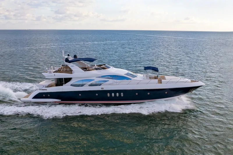 Slide: The Image of Luxury Azimut 98 Leonardo yacht cruising on open sea, 2006 model. - 18
