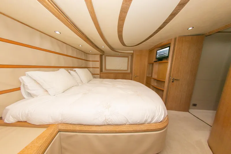 Slide: The Image of Azimut 98 Leonardo 2006 - 69