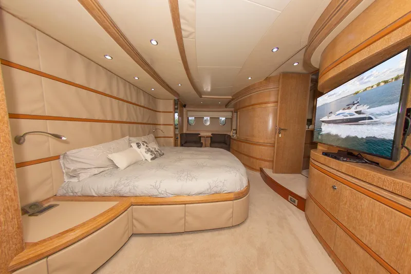 Slide: The Image of Azimut 98 Leonardo 2006 - 70
