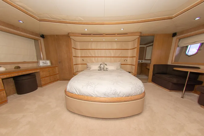Slide: The Image of Azimut 98 Leonardo 2006 - 71