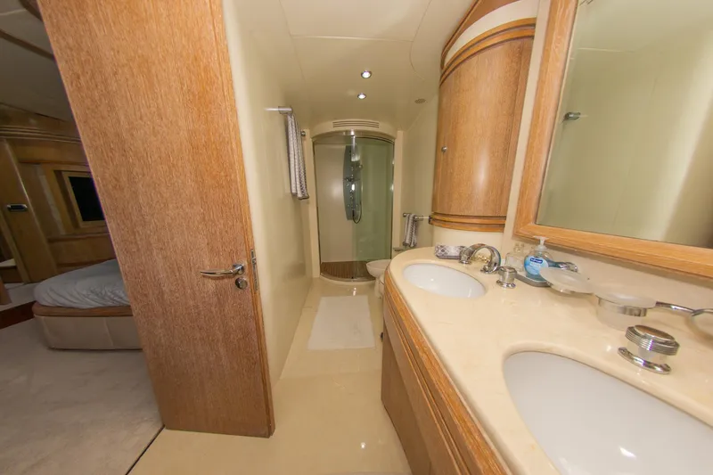 Slide: The Image of Azimut 98 Leonardo 2006 - 80