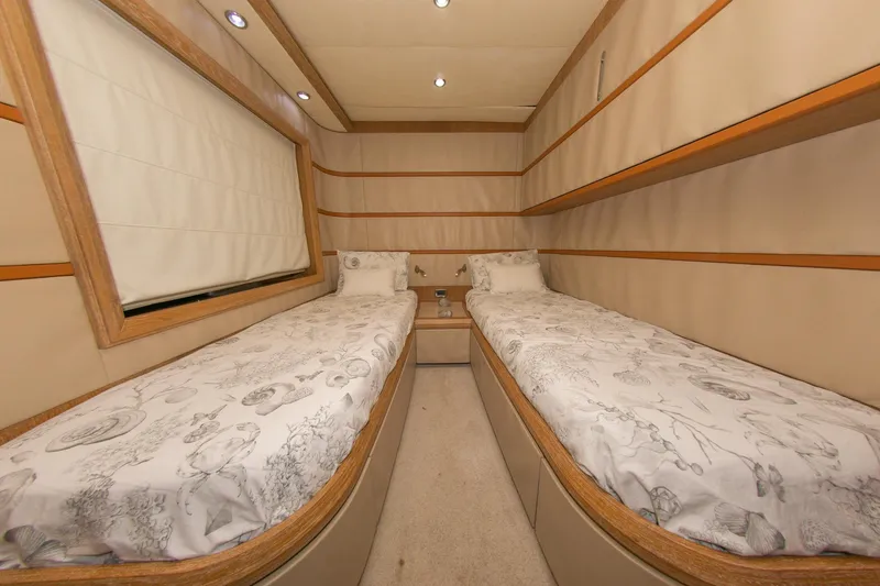 Slide: The Image of Azimut 98 Leonardo 2006 - 82