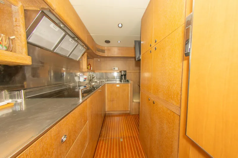Slide: The Image of Azimut 98 Leonardo 2006 - 86