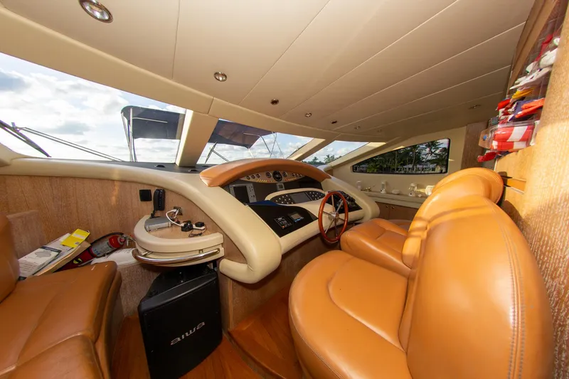 Slide: The Image of Azimut 98 Leonardo 2006 - 90