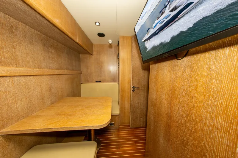 Slide: The Image of Azimut 98 Leonardo 2006 - 93