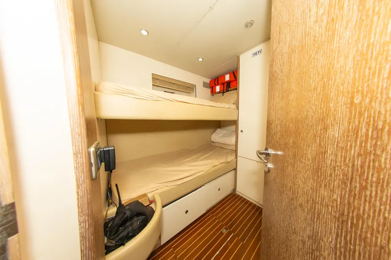Slide: The Image of Azimut 98 Leonardo 2006 - 94