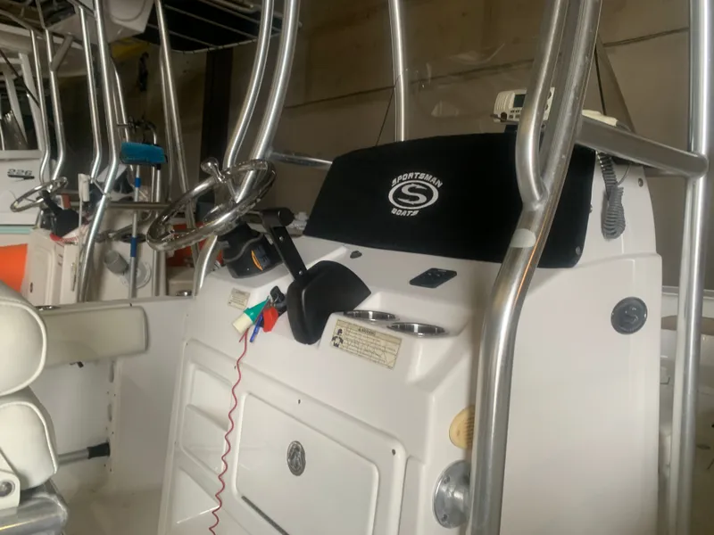 Slide: The Image of Sportsman Heritage 211 Center Console 2016 - 11