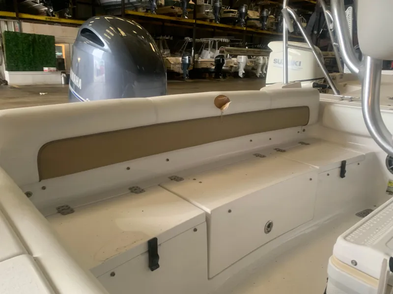 Slide: The Image of Sportsman Heritage 211 Center Console 2016 - 12