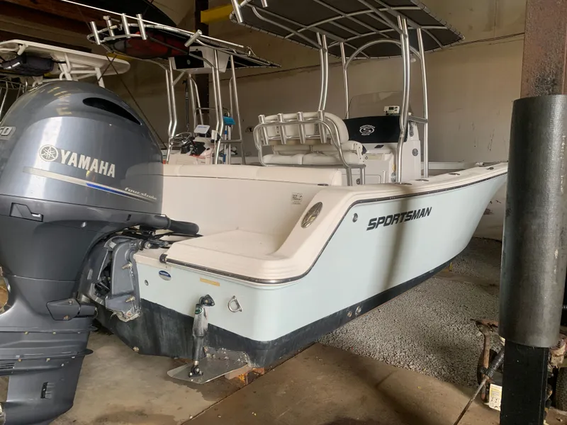 Slide: The Image of Sportsman Heritage 211 Center Console 2016 - 16