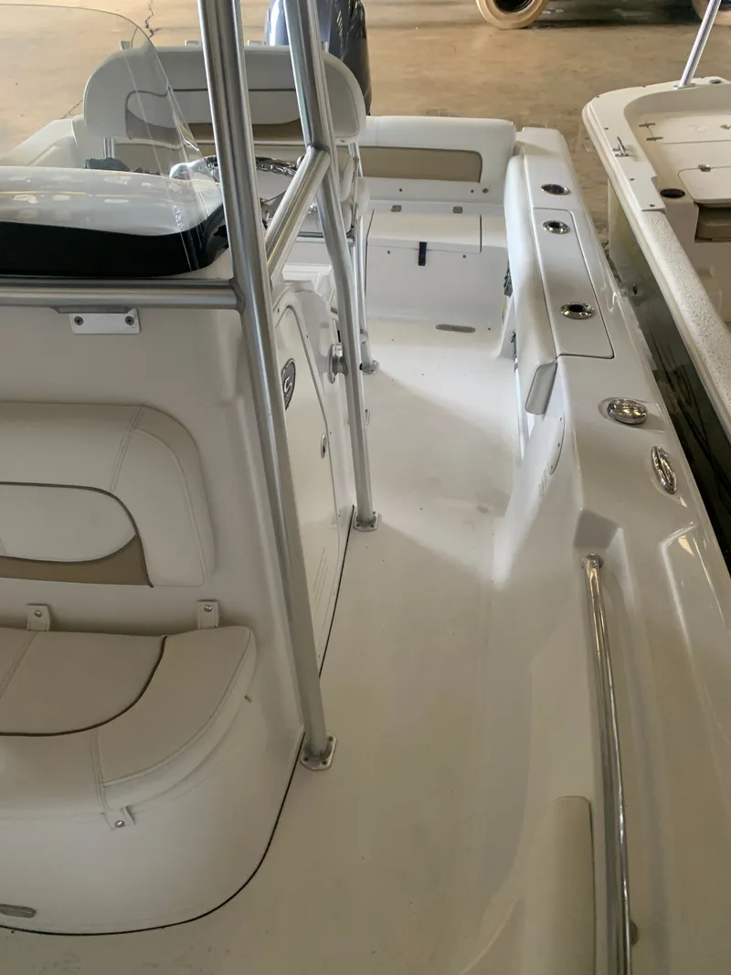 Slide: The Image of Sportsman Heritage 211 Center Console 2016 - 23