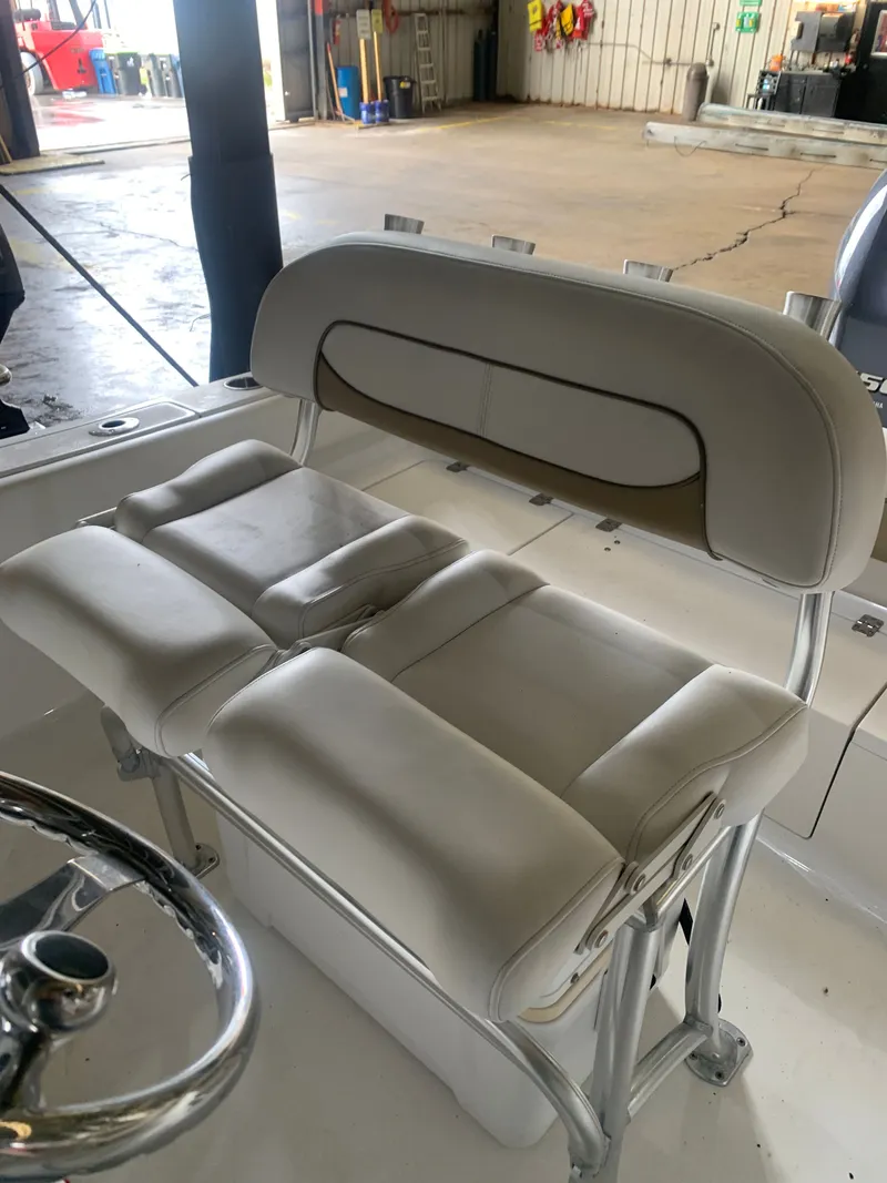 Slide: The Image of Sportsman Heritage 211 Center Console 2016 - 27