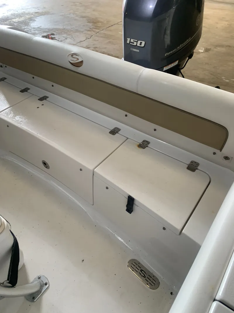 Slide: The Image of Sportsman Heritage 211 Center Console 2016 - 28