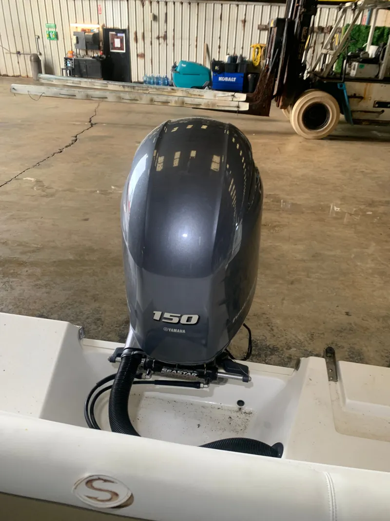 Slide: The Image of Sportsman Heritage 211 Center Console 2016 - 29