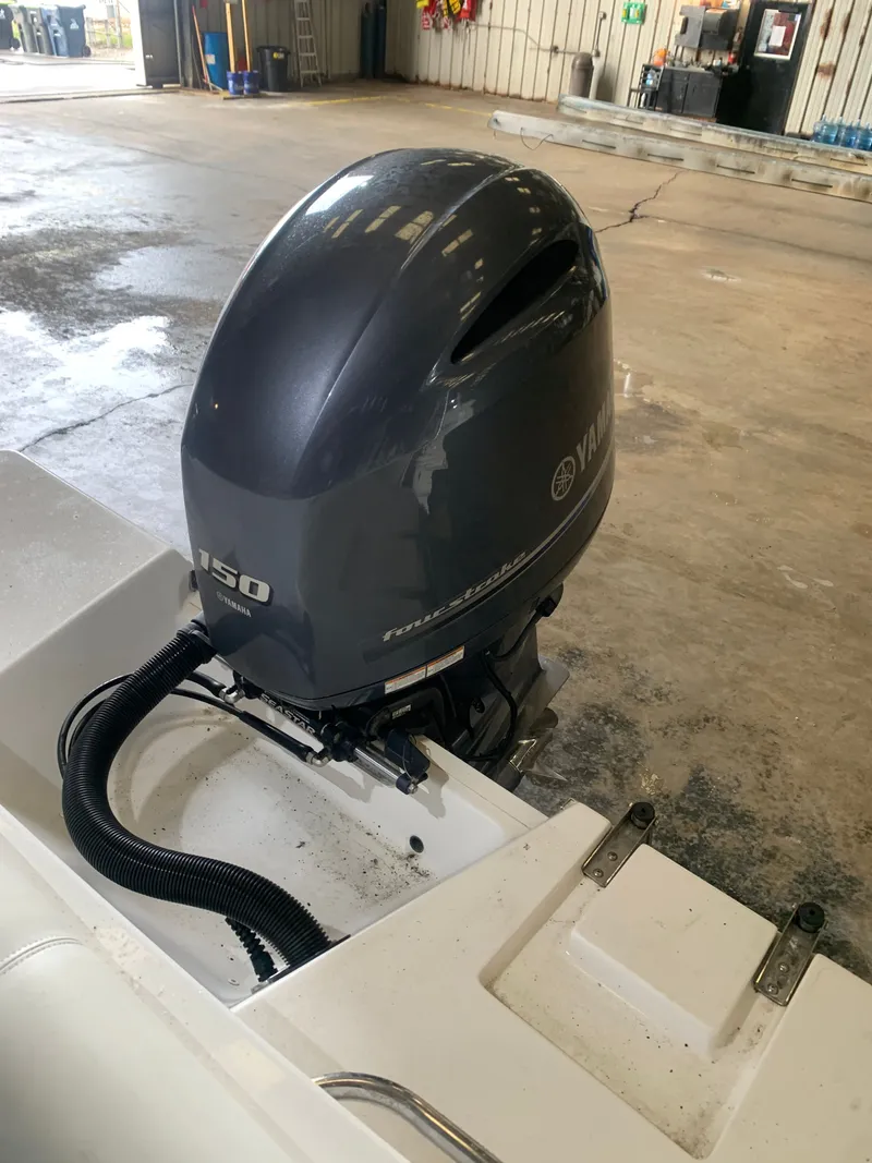 Slide: The Image of Sportsman Heritage 211 Center Console 2016 - 30