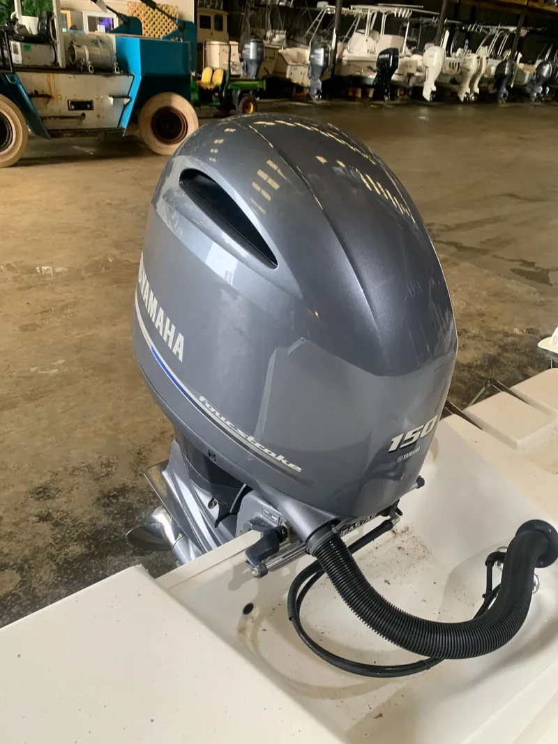 Slide: The Image of Sportsman Heritage 211 Center Console 2016 - 32