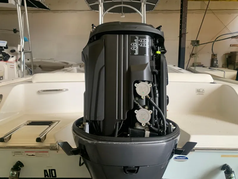 Slide: The Image of Sportsman Heritage 211 Center Console 2016 - 33