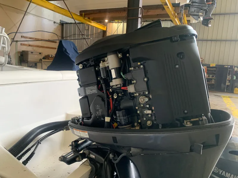 Slide: The Image of Sportsman Heritage 211 Center Console 2016 - 34