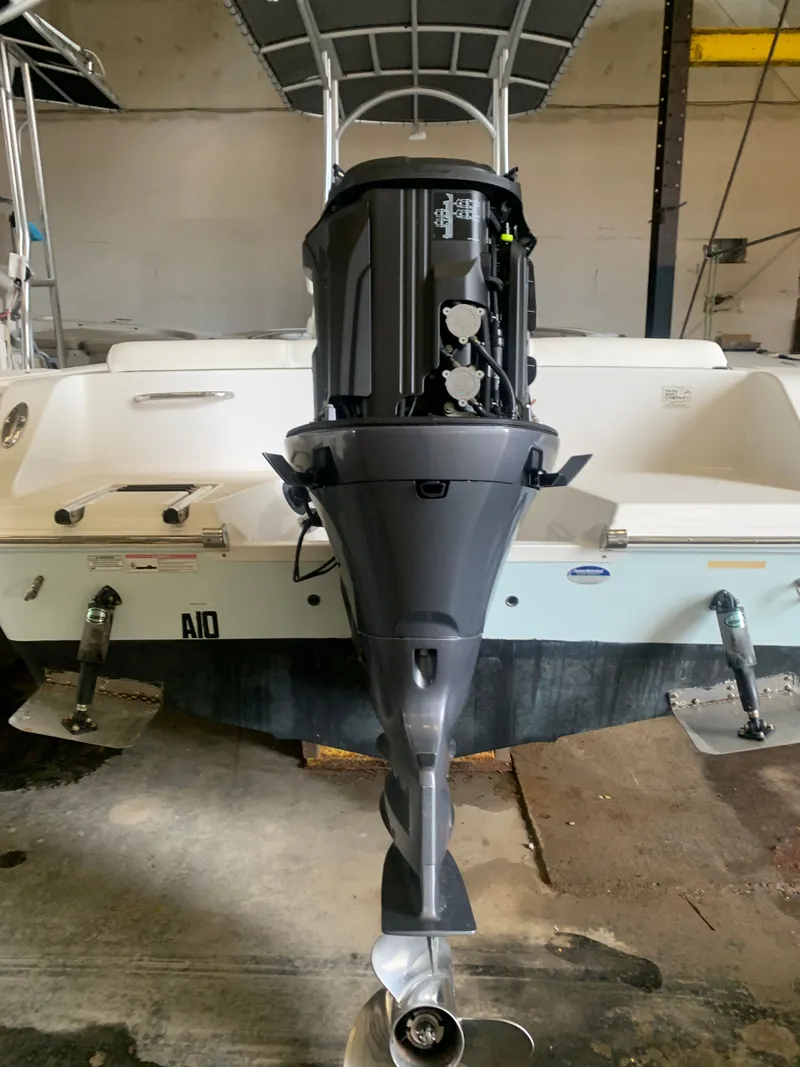 Slide: The Image of Sportsman Heritage 211 Center Console 2016 - 38