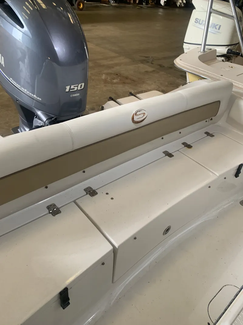 Slide: The Image of Sportsman Heritage 211 Center Console 2016 - 39