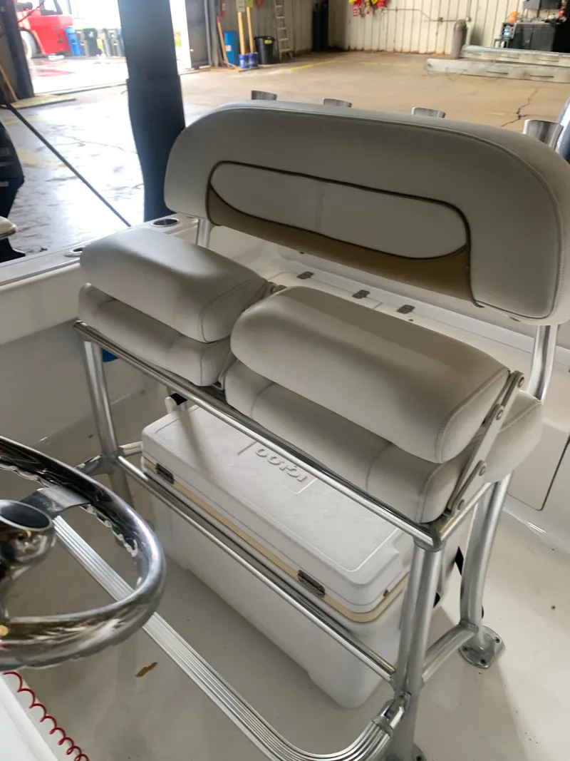 Slide: The Image of Sportsman Heritage 211 Center Console 2016 - 41