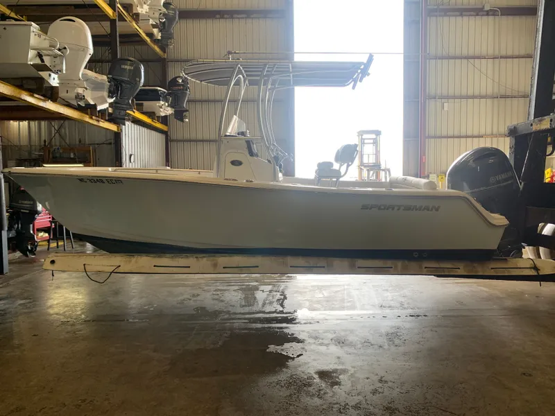 Slide: The Image of Sportsman Heritage 211 Center Console 2016 - 52