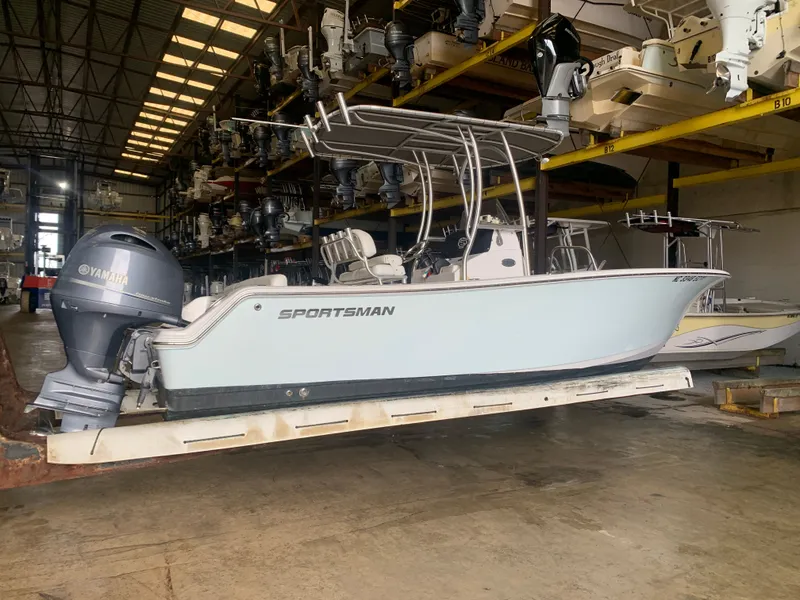 Slide: The Image of Sportsman Heritage 211 Center Console 2016 - 61