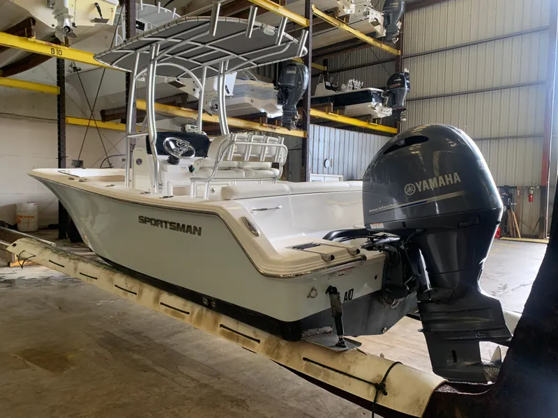 Slide: The Image of Sportsman Heritage 211 Center Console 2016 - 65