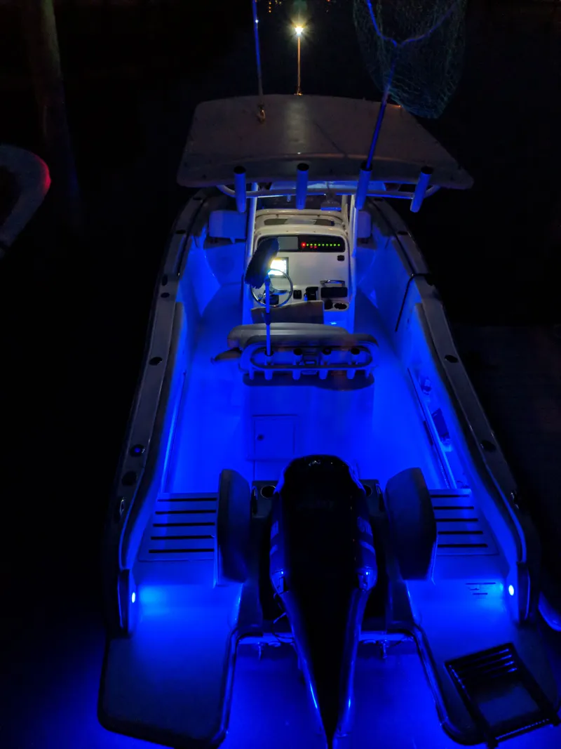 Slide: The Image of Grady-White Fisherman 216 2018 - 11