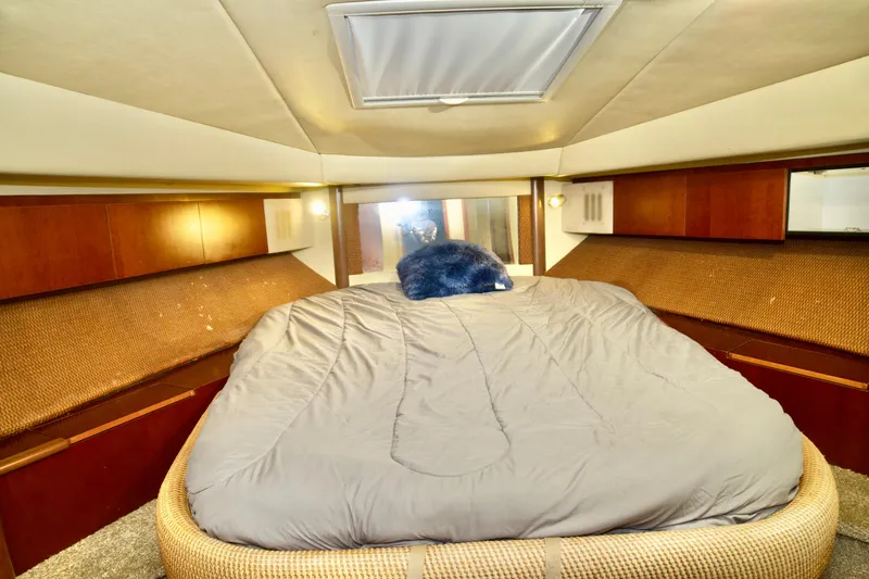 Slide: The Image of Luxurious cabin interior of 2006 Sea Ray 44 Sedan Bridge yacht. - 19