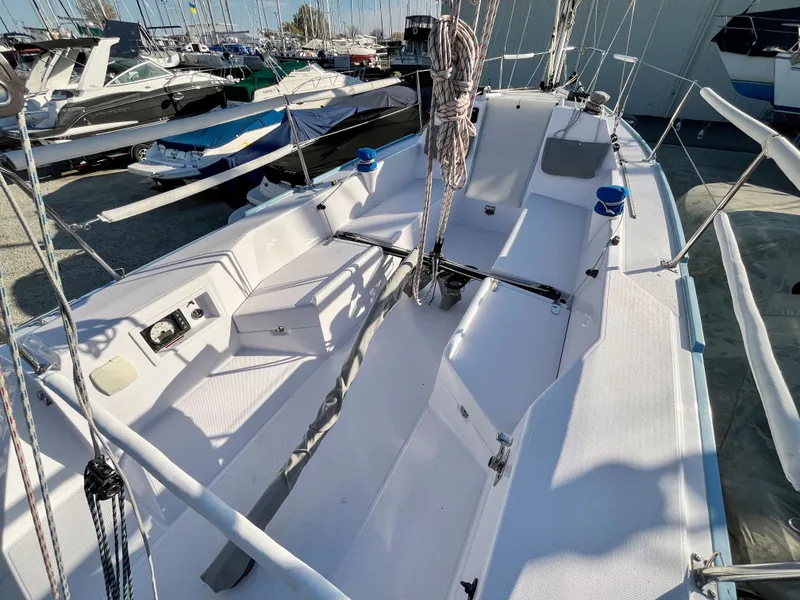 Slide: The Image of 2021 Catalina 275 Sport sailboat in harbor, modern design. - 18