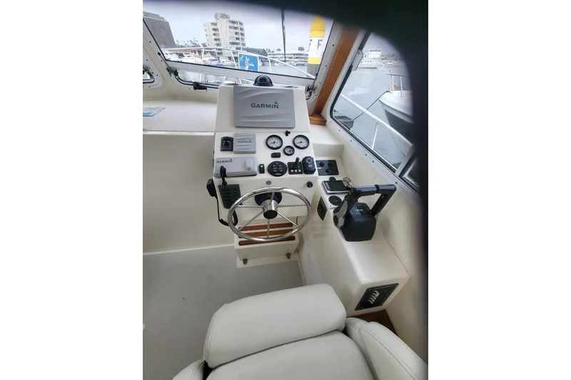 Slide: The Image of Helm of 2014 Eastern Islander 270 boat with Garmin navigation system. - 4