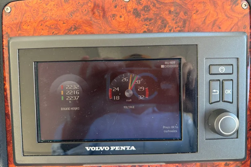 Slide: The Image of Volvo Penta engine display on 2011 Cruisers Yachts 540 Sports Coupe dashboard. - 60